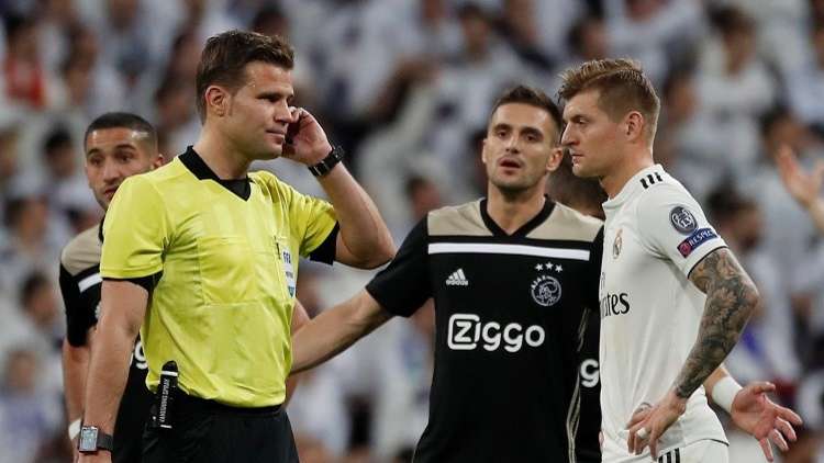 بالفيديو.. ريال مدريد يتلقى هدفين مشكوك في صحتهما بوجود الـ “VAR”!